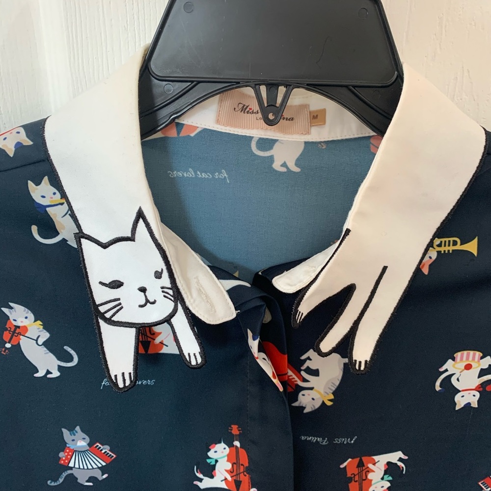 Miss patina Navy kitty shirt